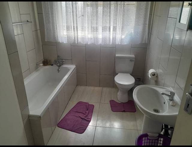 4 BEDROOM HOUSE FOR SALE IN OOS EINDE